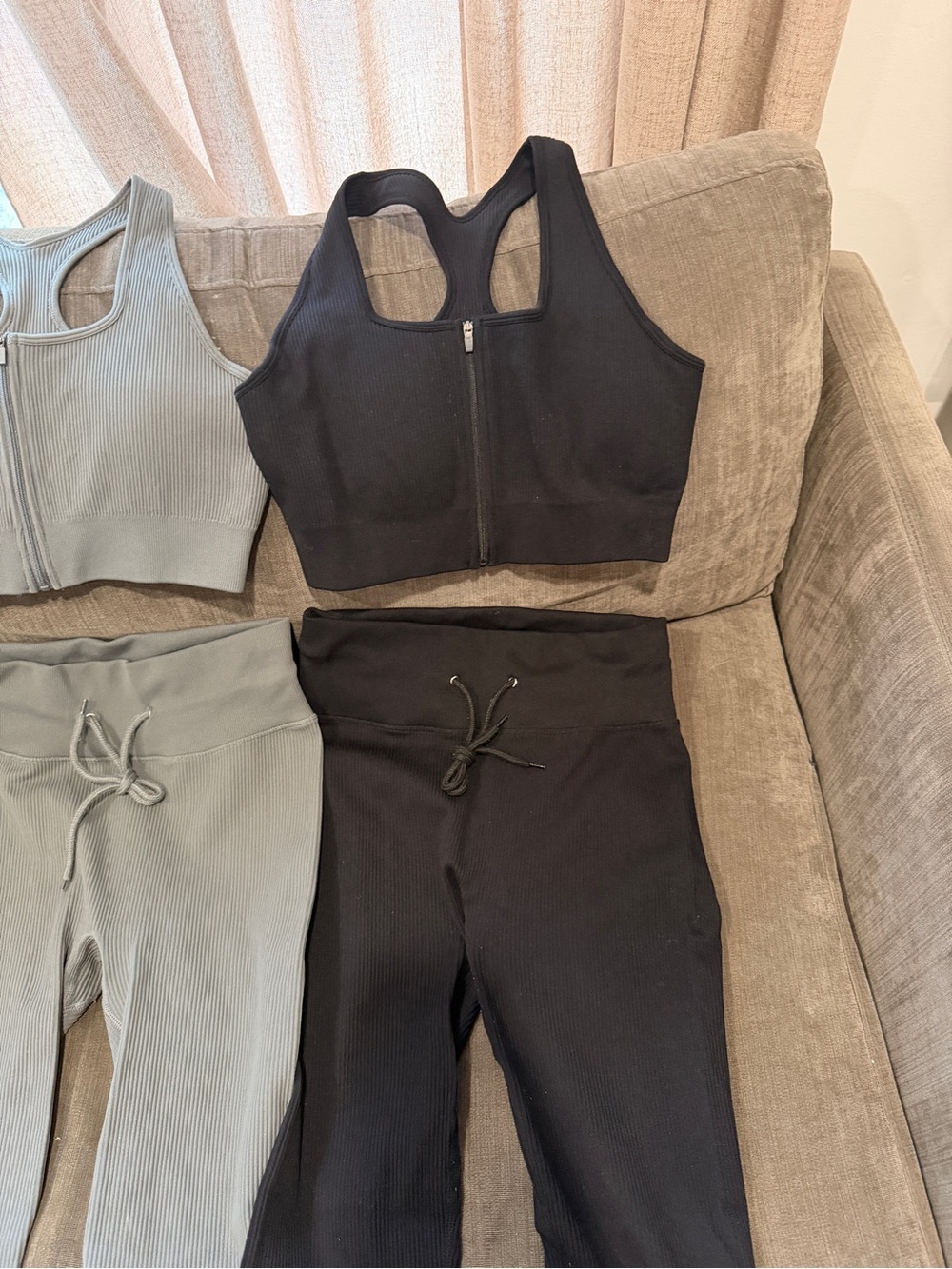 2 Matching Workout Sets [4 Pcs Lot] Leggings Sports Bras - Black / Gray - Large - Picture 5 of 8